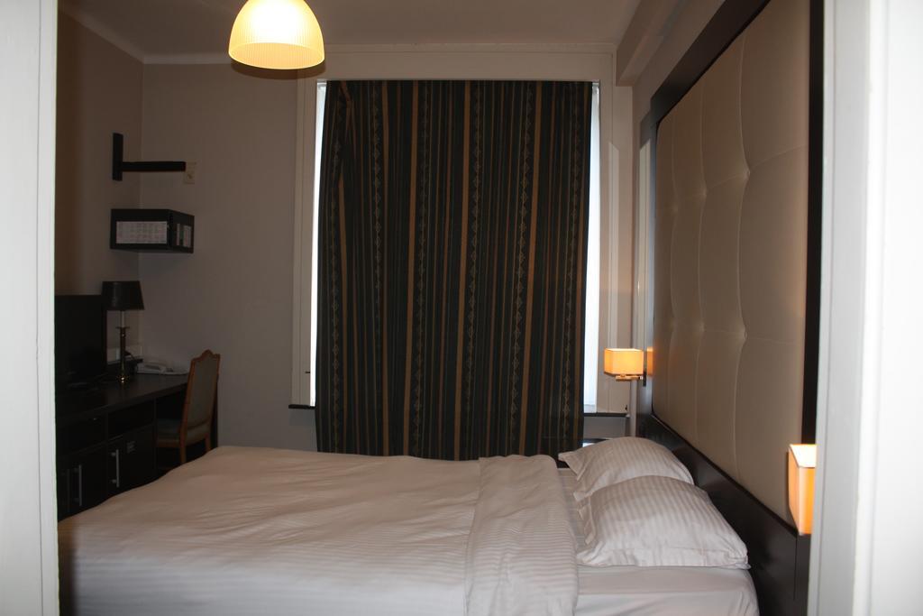 Hotel Plasky Schaerbeek Quarto foto